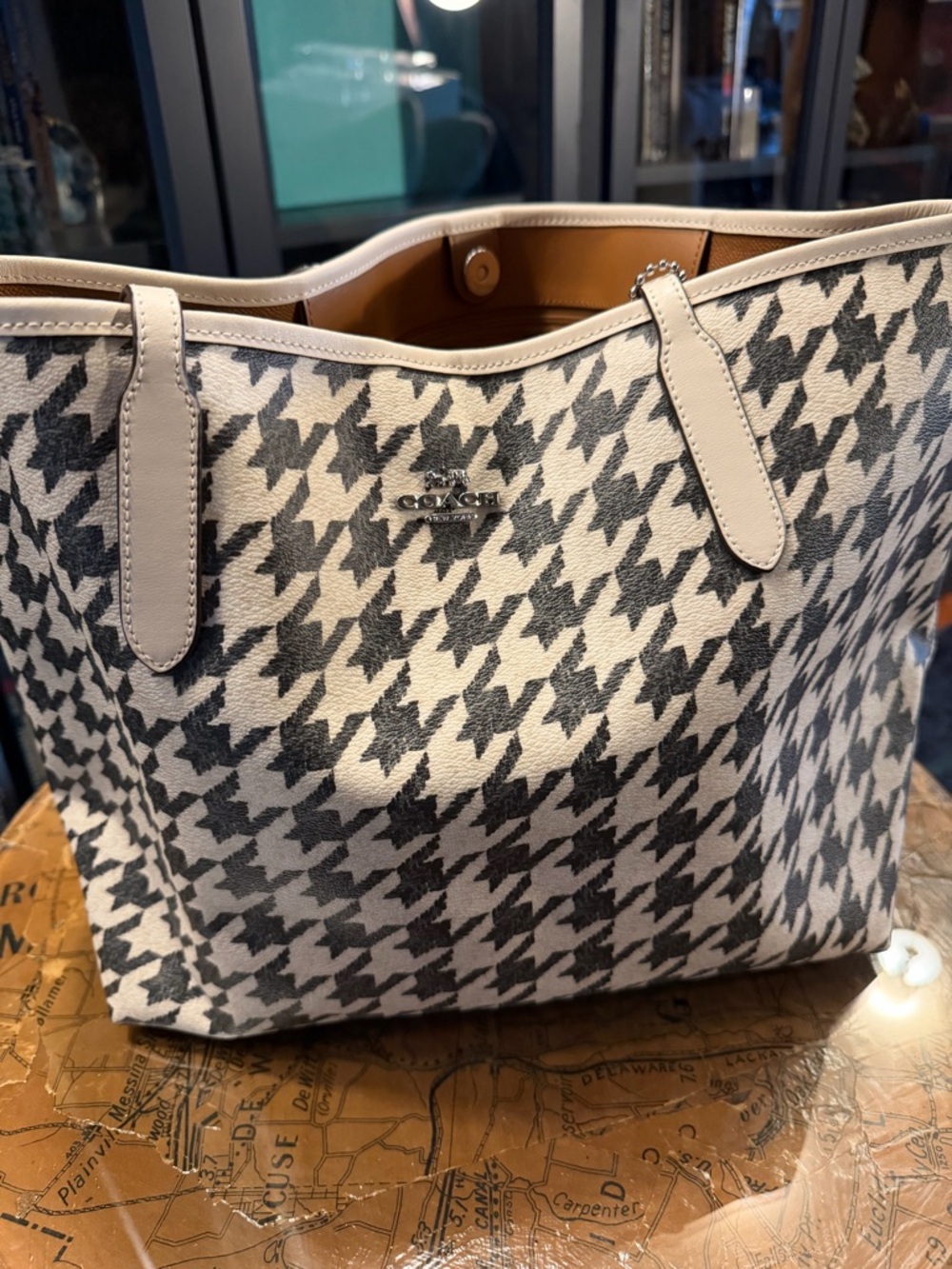 NWOT Coach Black & Cream Houndstooth City Tote